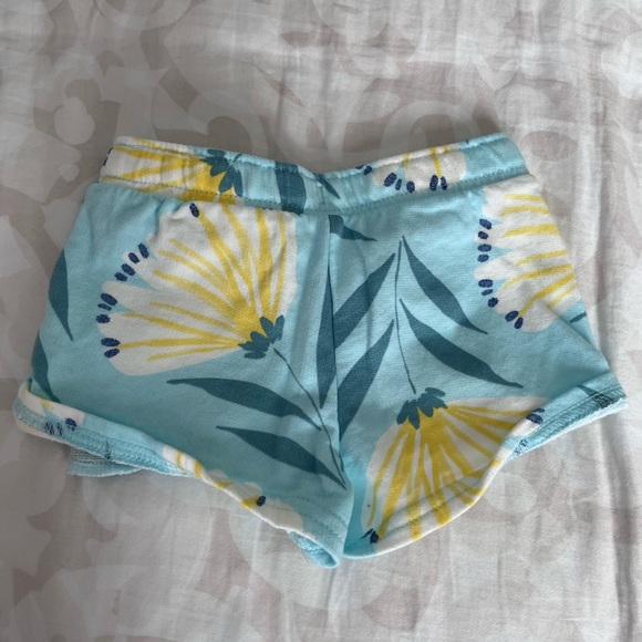 🌻3/25$ Lot of 3 pairs of baby girl shorts - 12 months Carters - Picture 3 of 7